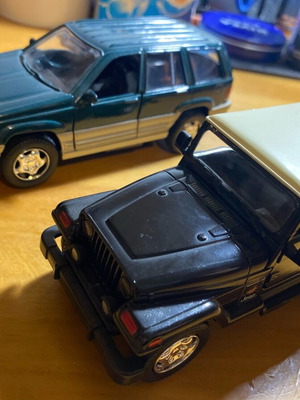 Jeep Grand Cherokee and Wrangler pack like new, New Ray