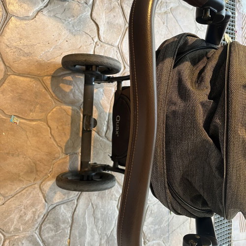 Quax Crooz 3-in-1 travel system with Cybex car seat and ISOFIX base