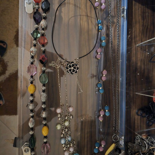 Bijoux assortment used, pack