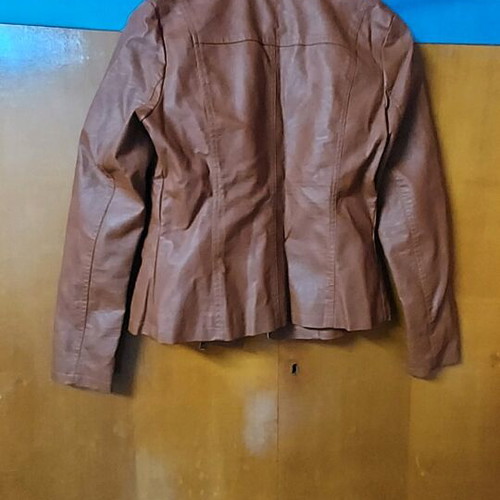 Women's leatherette jacket cinnamon color like new, thin seasonal