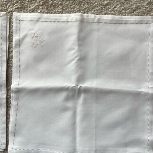 Handmade embroidered napkins set of 7 like new, for formal table