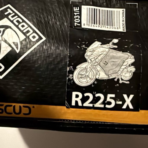 Tucano scooter cover used with case