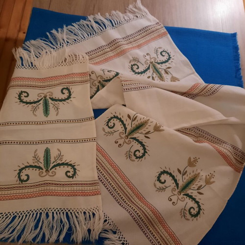 Handmade table runner set with gold thread embroidery