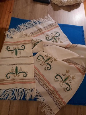 Handmade table runner set with gold thread embroidery