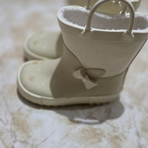 Galotses for girls size 23 with fur lining like new, beige boots