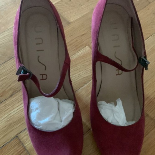 Unisa pumps like new, burgundy red, size 39