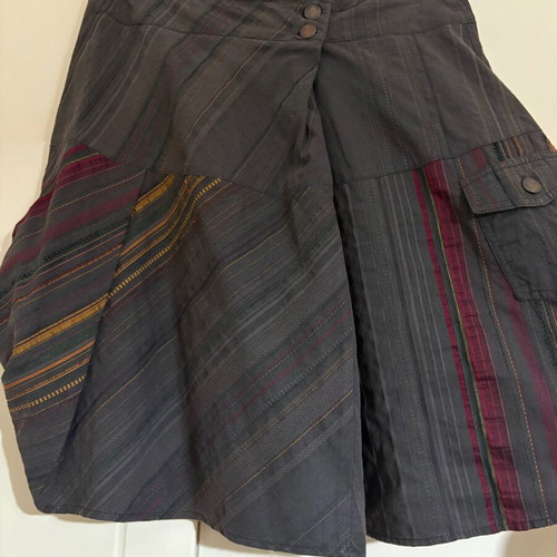 Toi&Moi skirt new, size Small, gray