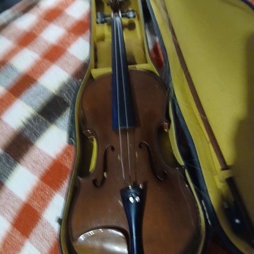 Cremona violin used, male with broken bow and strings