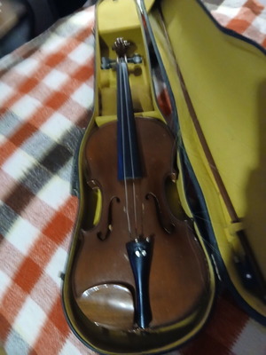 Cremona violin used, male with broken bow and strings