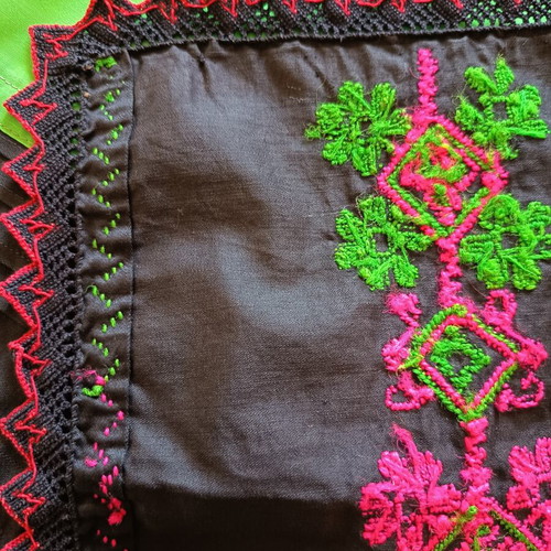 Vintage handmade embroidered traditional apron from 1950 like new