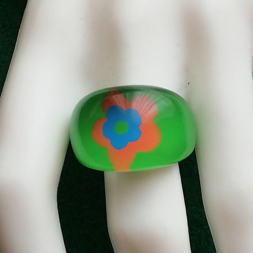Blown glass sun ring in green color new