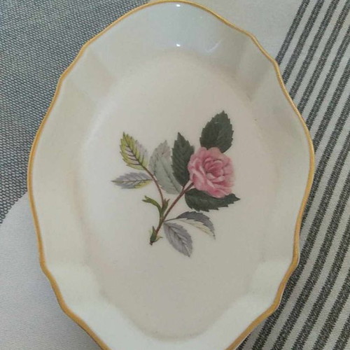 Wedgwood Hathaway Rose plate used, Bone China