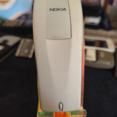 Nokia 6610 mobile phone like new, silver with protective case