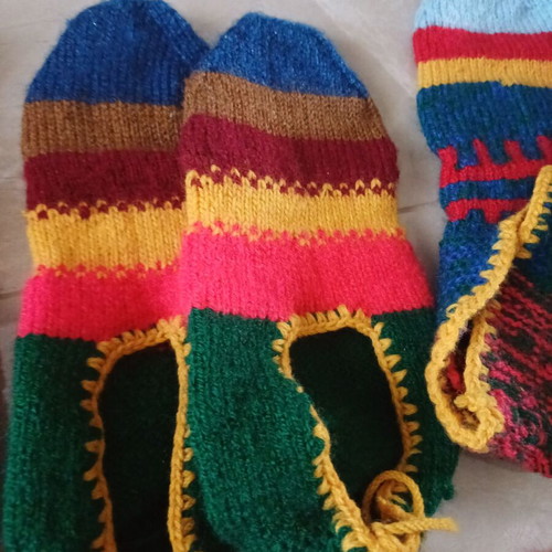 Pasoumia new, pack of folk art slippers