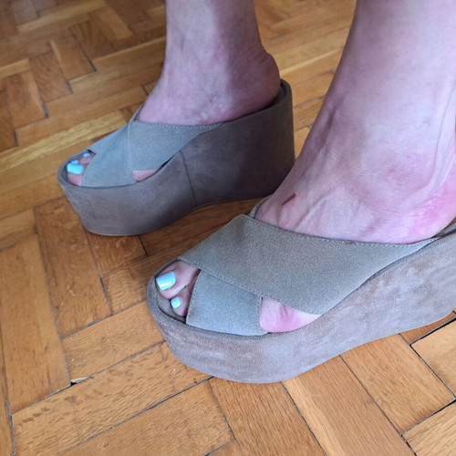 Jeffrey Campbell Cameron platform suede sandals like new, taupe, size 37