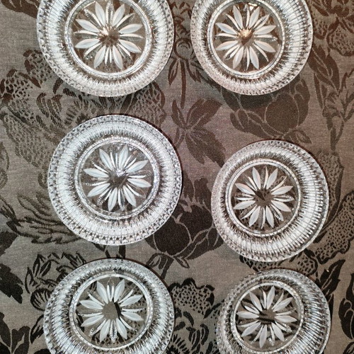 Vintage crystal dessert plates in like new condition