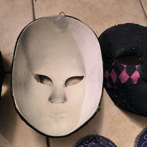 Decorative carnival masks like new, set of 11 with witch hat