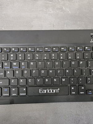 Earldom Keyboard with Bluetooth Connection like new