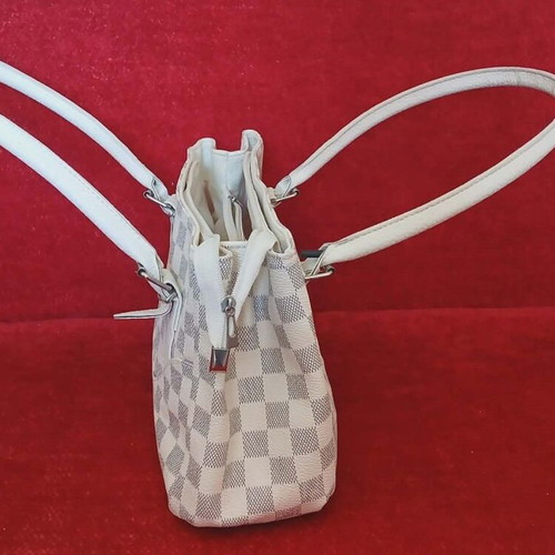 Vintage handbag like new with timeless checkered pattern