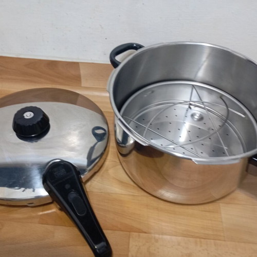 Fissliler Pressure Cooker 8 Liter Like New