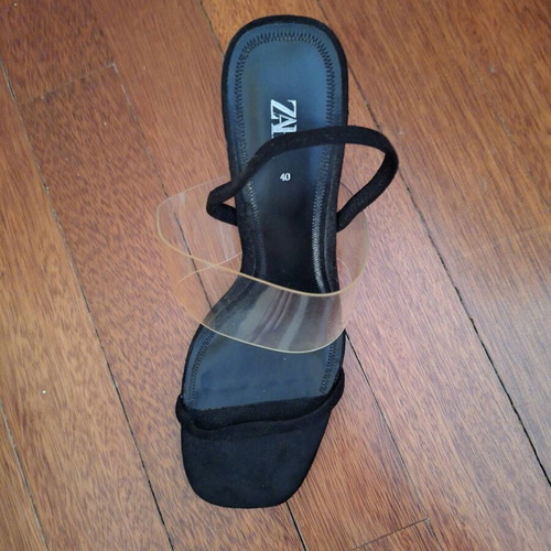 Zara women's sandals with thick heel and elastic, like new, size 40