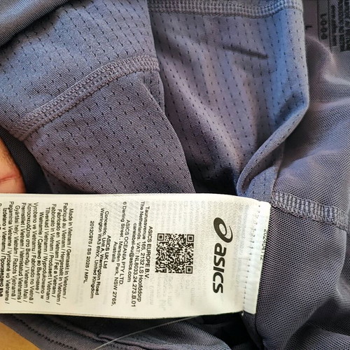Атлетични дамски шорти Asics нови, размер L, лилави