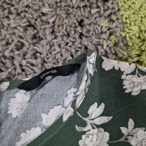 George UK blouse green floral with ruched sleeves, like new, size M