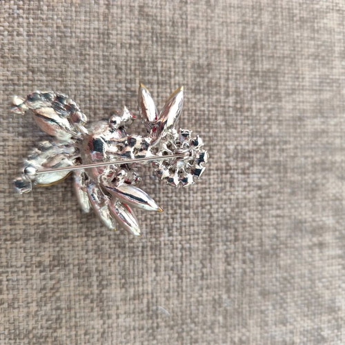Pin like new