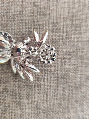 Pin like new
