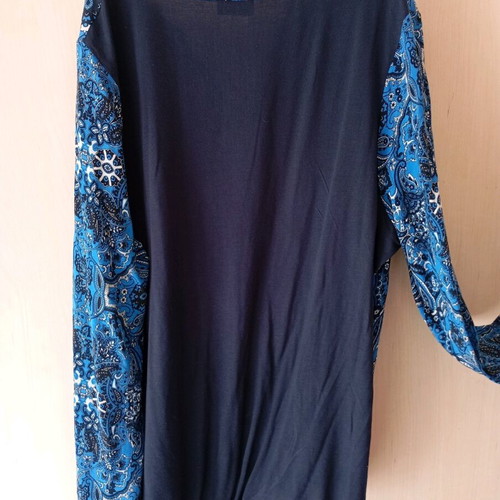 Women's blouse like new, blue patterned, size L