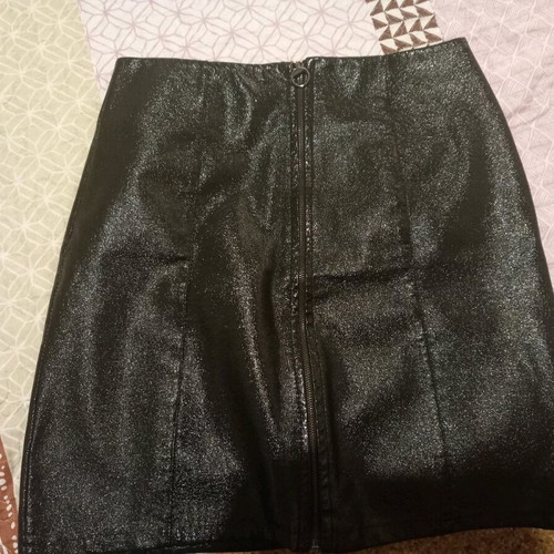 Owtwo vinyl skirt like new, one size, black with zipper