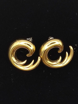 Dolphine earrings stainless steel new, gold color