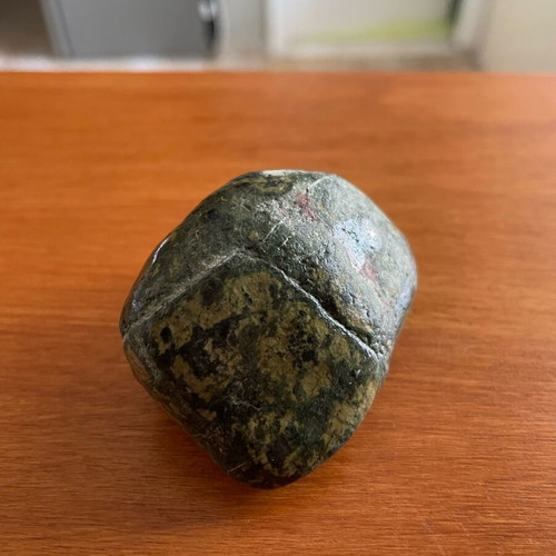 Serpentine type rock new with natural patterns