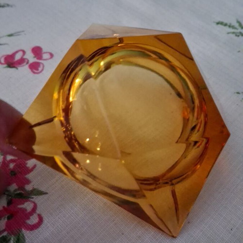 Glass ashtray square like new, 7.5x7.5 cm