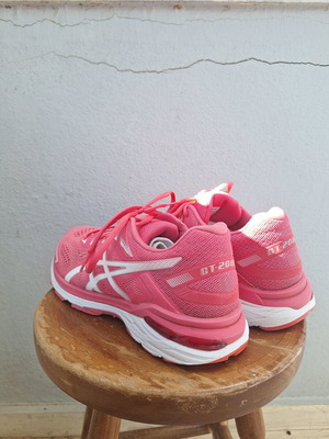 Asics GT-2000 7 running shoes, size 42, pink and white