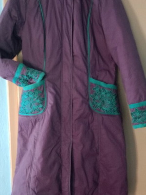 Παλτό ζεστό σαν καινούργιο με χειροποίητα σχέδια, μέγεθος Μ-L, πράσινο και μωβ