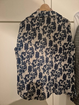 Shirt with blue patterns new collection like new