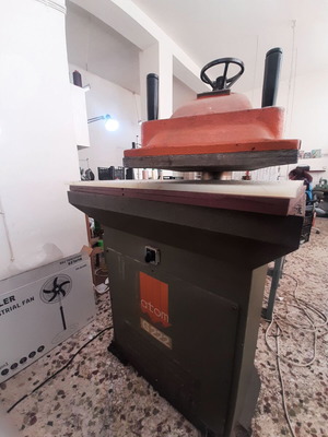 Atom G222 hydraulic cutting press used, three-phase