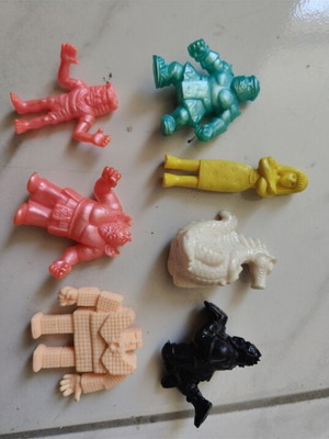 Alien figures collection like new, pack all together
