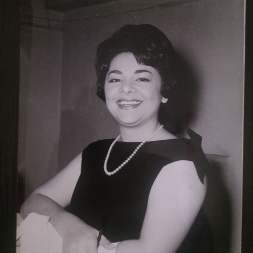 Mary Linda authentic photo like new