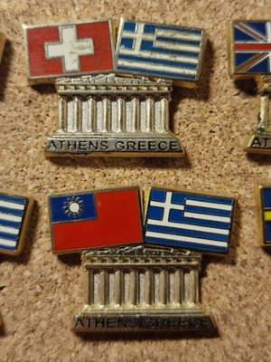 Αναμνηστικές συλλεκτικές καρφίτσες μεταχειρισμένες