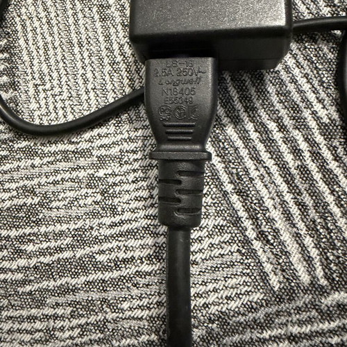 HP laptop power adapter 65W like new
