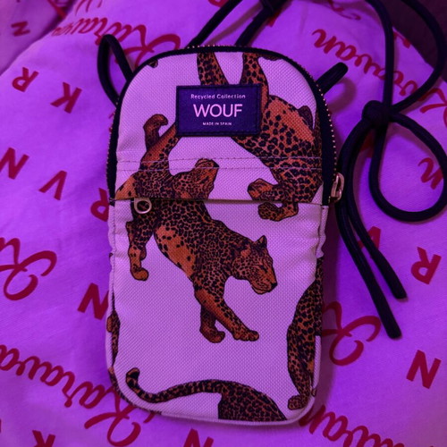 WOUF phone case like new made of woven material