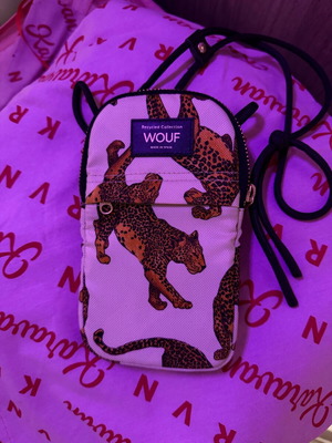 WOUF phone case like new made of woven material