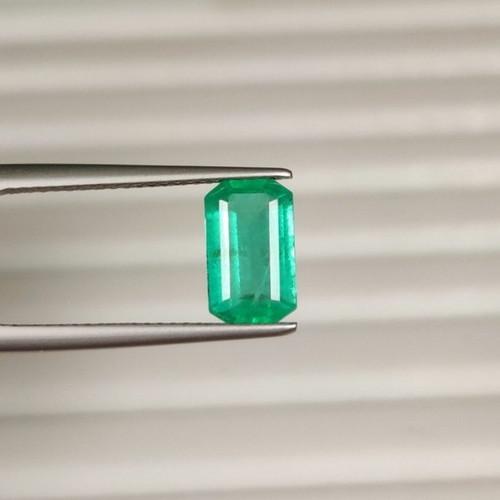 Natural Emerald 1.86 ct IGI Certified from Zambia, new