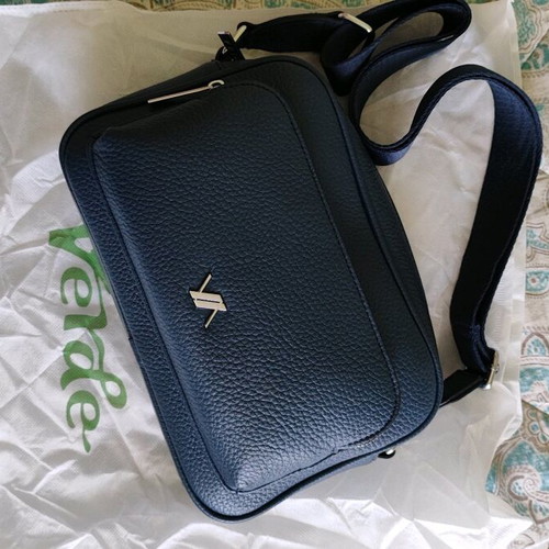 Verde crossbody bag blue like new