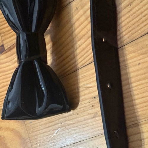 Children's belt like new, black vinyl with bow 55 cm