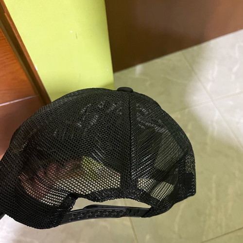 Paris hat new, very good quality