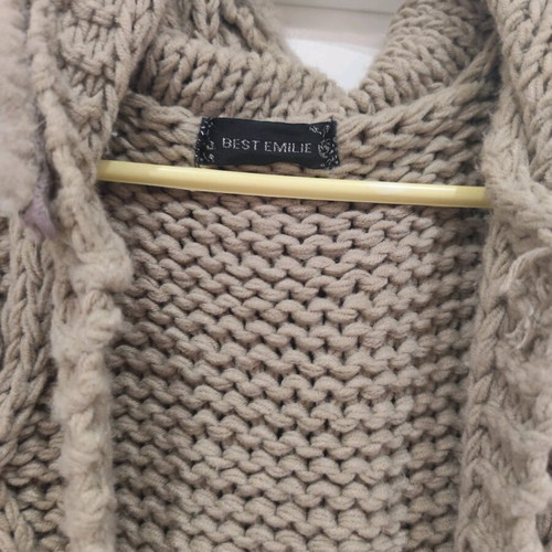 Knitted sleeveless vest with hood like new