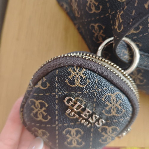 Γυναικεία τσάντα Guess ώμου, καφέ